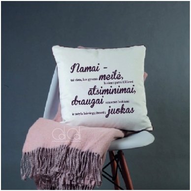 Pagalvėlė „Namai-tai vieta, kur“ Pagalvėlė „Namai-tai vieta, kur“